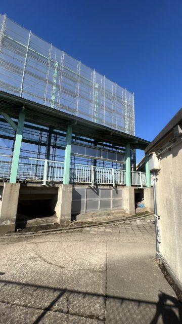 富山県､高校バックネット塗装用　足場組立工事