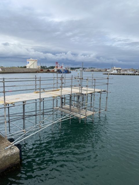 富山県　水上ボーリング足場組立工事